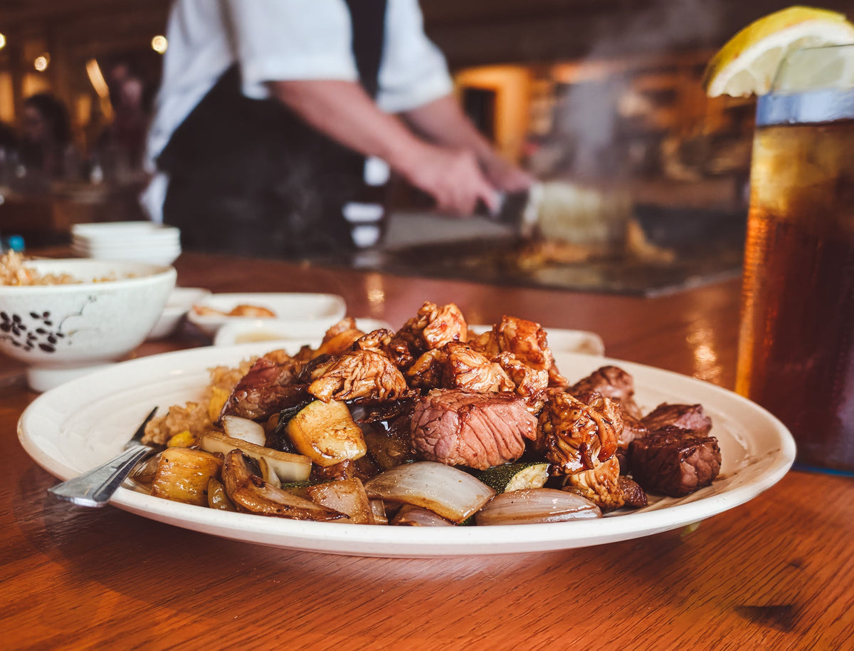 Teppanyaki w domu. Jak przygotować japońskie dania na grillu?