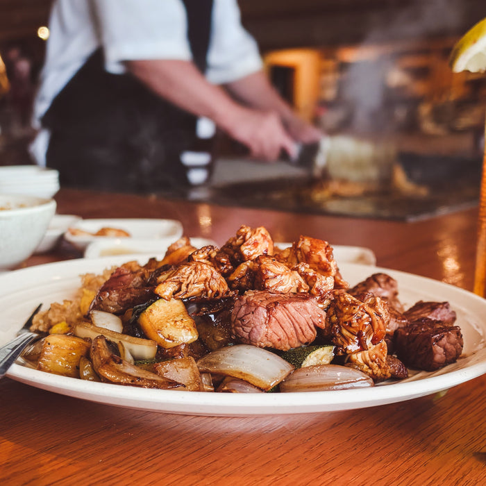 Teppanyaki w domu. Jak przygotować japońskie dania na grillu?