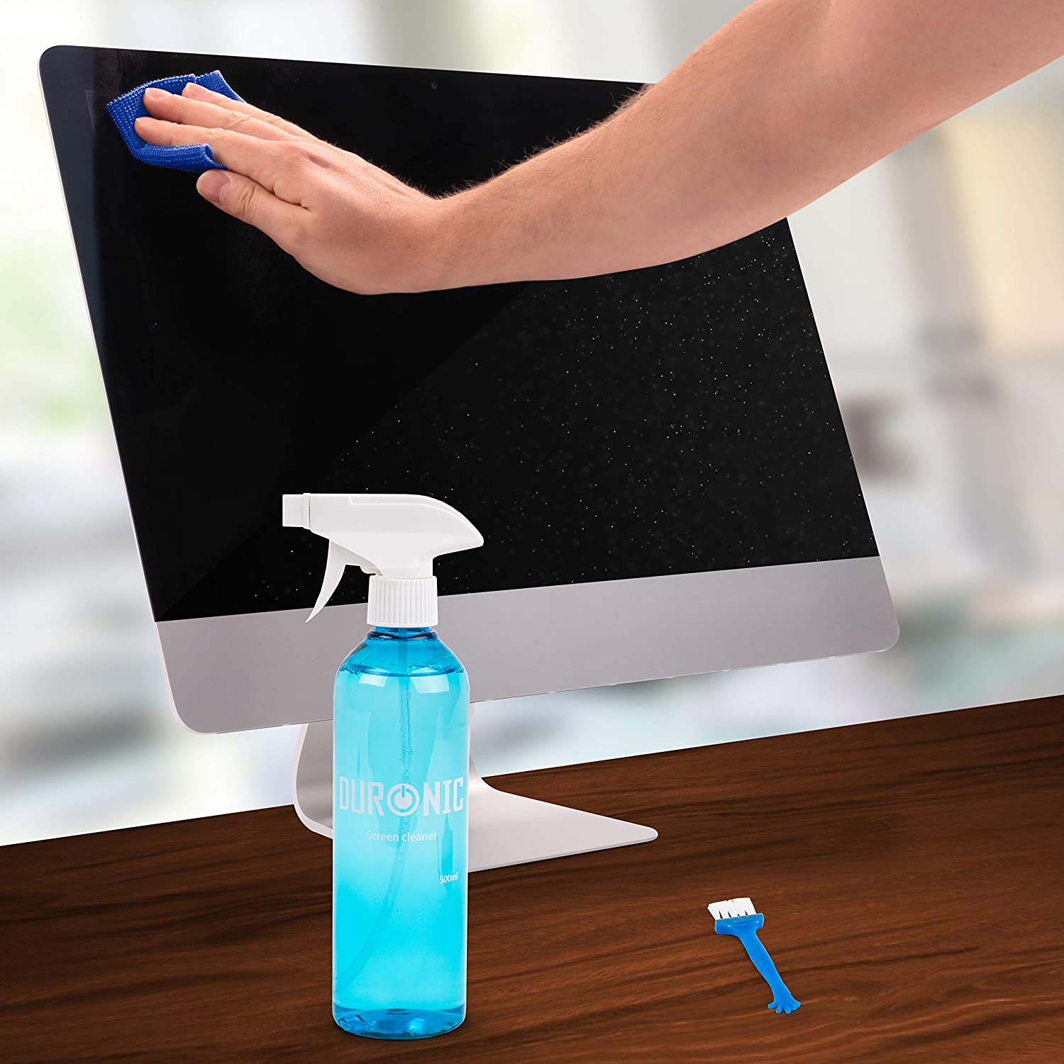 Duronic SCK103 Spray do czyszczenia monitorów i innych ekranów przykładowe zastosowanie do monitora czyszczenie ściereczką dołączoną do zestawu